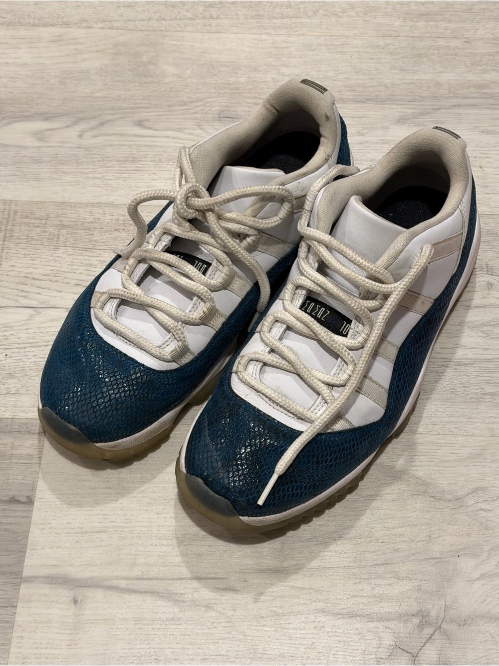 Jordan 11 low snake skin Men's Teal and White Low-Top Sneakers sz 9.5